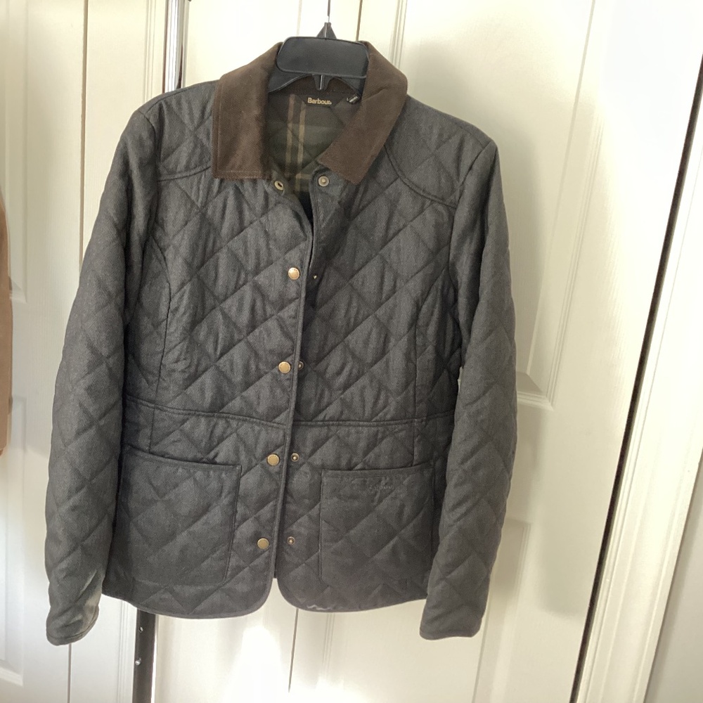 Like new Barbour Helvellyn Quilted Barn Jacket Olive Green Classic Herringbone